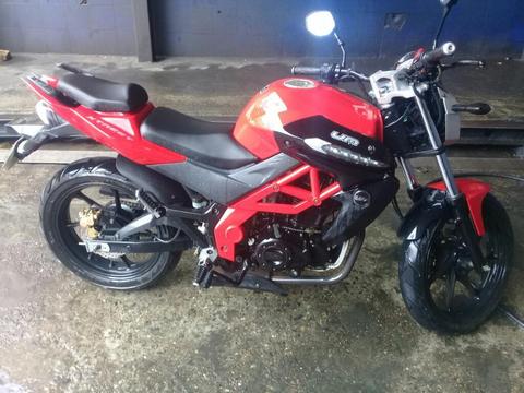 Moto Um 235cc en Venta