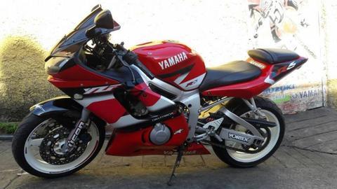 vendo yamaha r6 2001