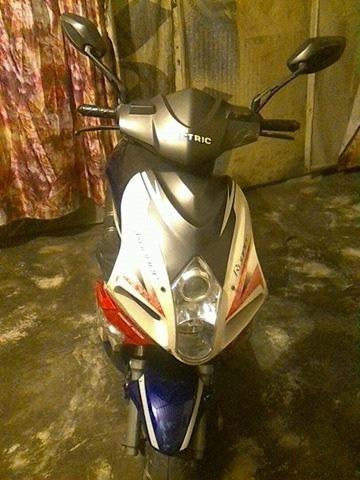 SE VENDE MOTO NEW RUNNER AUTOMATICA