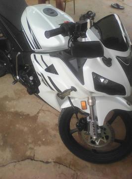 vendo moto r1 bera 200 cc como nueva poco kilometro 04268224524