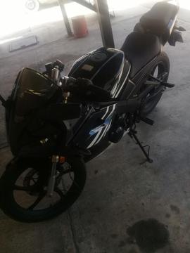 Vendo Moto R1 Bera