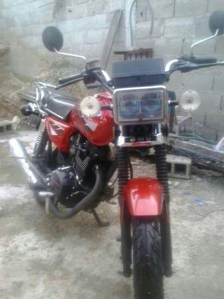 Moto MD Aguila año