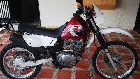 MOTO SUZUKI DR 200 AÑO 2012