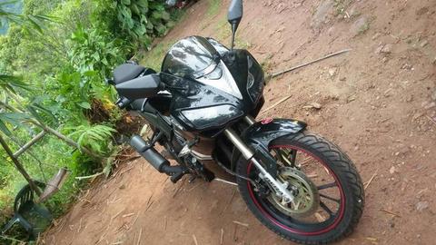 Moto R1 Bera de Paquete sin Detalles a