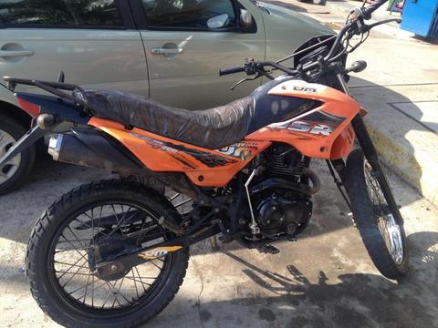 VENDO MOTO DSR 200 UM