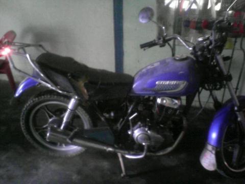 Vendo Moto Barata Empire 2013