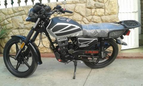 VENDO MOTO BERA SOCIALISTA, AÑO 2014, PAPELES EN REGLA