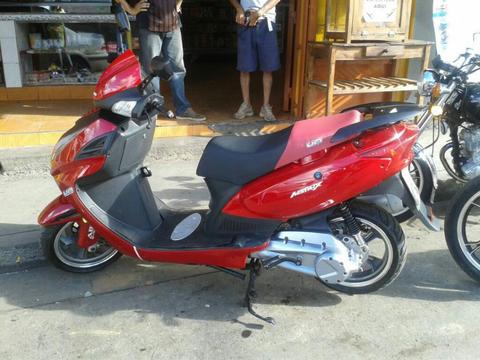 Moto Scooter Um Matrix 2015