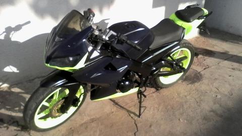 Vendo Moto R1