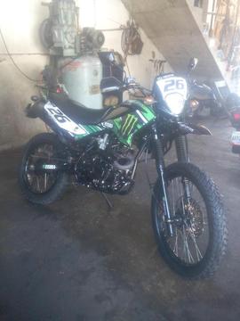 MOTO UM DSR 200