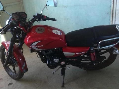 VENDO MOTO BERA 200