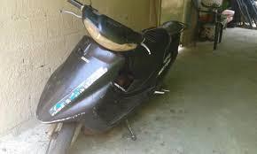 se vende moto jog 50 cc buena de caucho luce detallle como toda moto vieja comunicate 04161739619