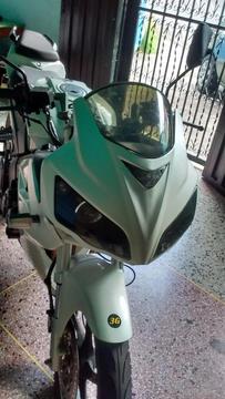 Moto R1 bera año 2014