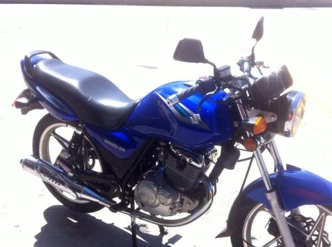 Moto Suzuki EN 125