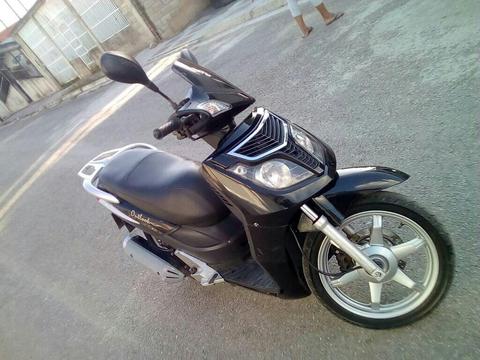 Vendo Moto Buena