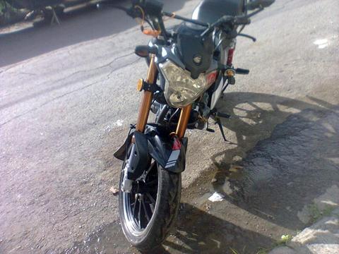 Vendo moto KV 2013