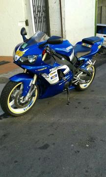R1 Yamaha 2001
