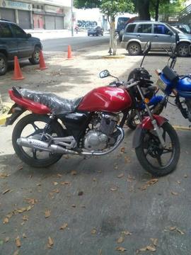 Vendo Moto en 125 Ccsuzuki 2013