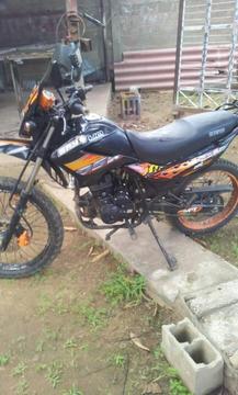 Vendo moto um200 trepador inf por ws 04126606449