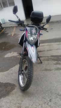 SE VENDE MOTO EN BUEN ESTADO, UNICO DUEÑO, PAPELES AL DIA 04266310629