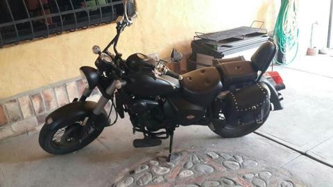 Moto Um Renegado Vendo O Cambio X Carro