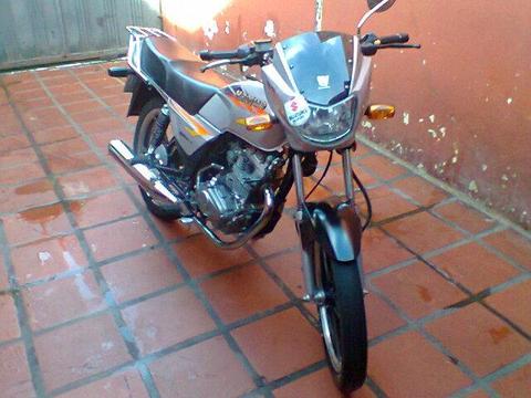 VENDO HJ SUZUKI AÑO 2013