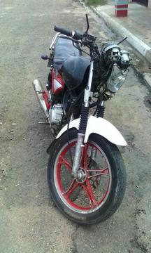 Se vende moto Star 200