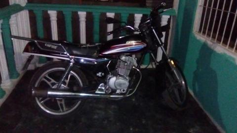 se vende moto empire