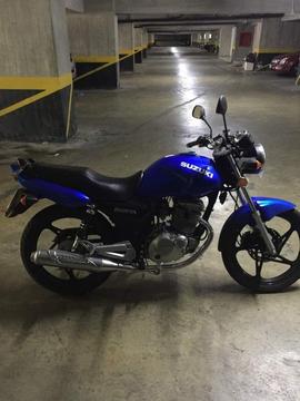 Se vende moto Suzuki a buen precio