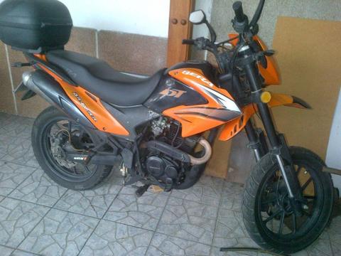Moto Dt Bera 200 cc enduro....... 04144527632 Oscar Parra