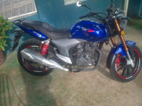 Moto Empire Rkv Año 2013