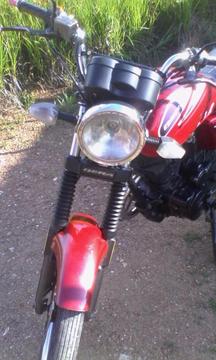 SE VENDE MOTO BERA SOCIALISTA 2014