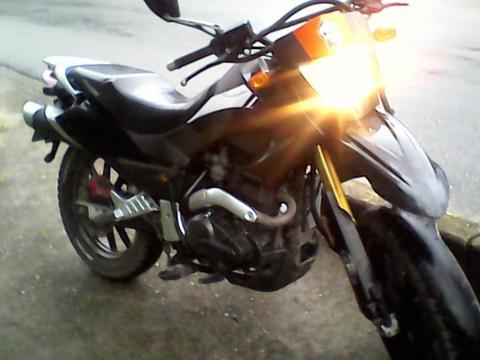 se vende moto tx año2013