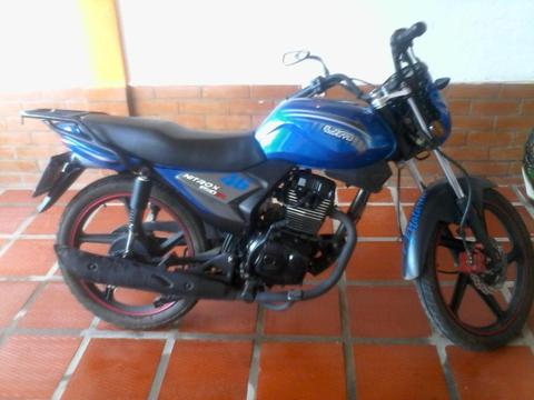 SE VENDE MOTO UM