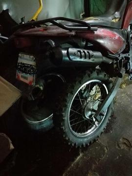 vendo o cambio otra moto enduro skygo 200 esta fina papeles año 2012