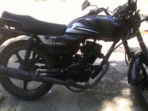 Moto Um Max