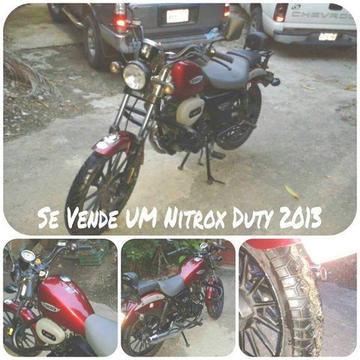 Vendo Moto UM Nitrox Duty año 2013, excelente estado prácticamente nueva