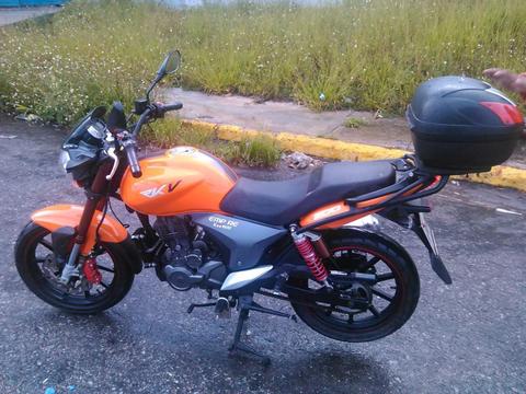 MOTO RKV 200 AÑO 2013