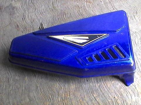 tapa lateral derecha de moto jaguar 150 azul