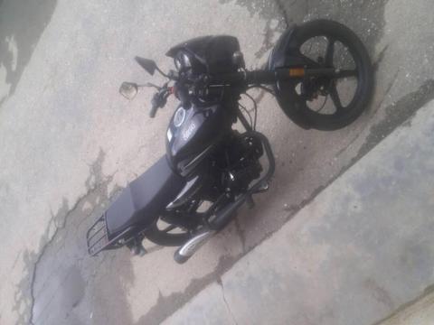 Se vende moto UM