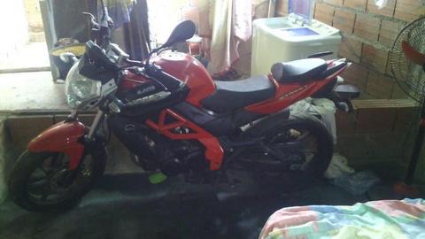 Vendo moto um 2014