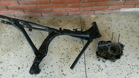 Se vende cuadro y carte de moto vensun