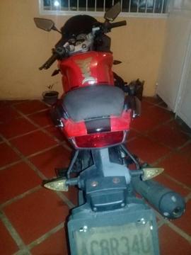 VENDO R1 BERA AÑO 2013 CON 16KM