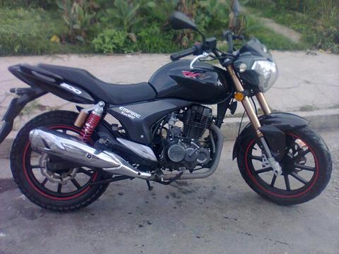 Vendo moto RKV 2014