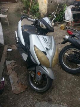 vendo moto ava 150 caucho buenos y motor