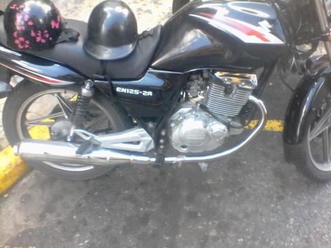 Moto suzuki EN 125