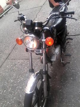 se vende la moto esta buena de todo 9500