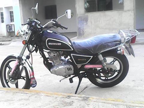 HOLA VENDOMI BELA MOTO COMO NUEVA