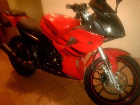 vendo moto R1