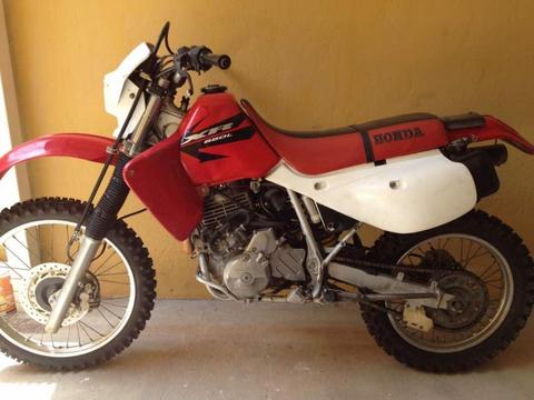 se vende moto honda